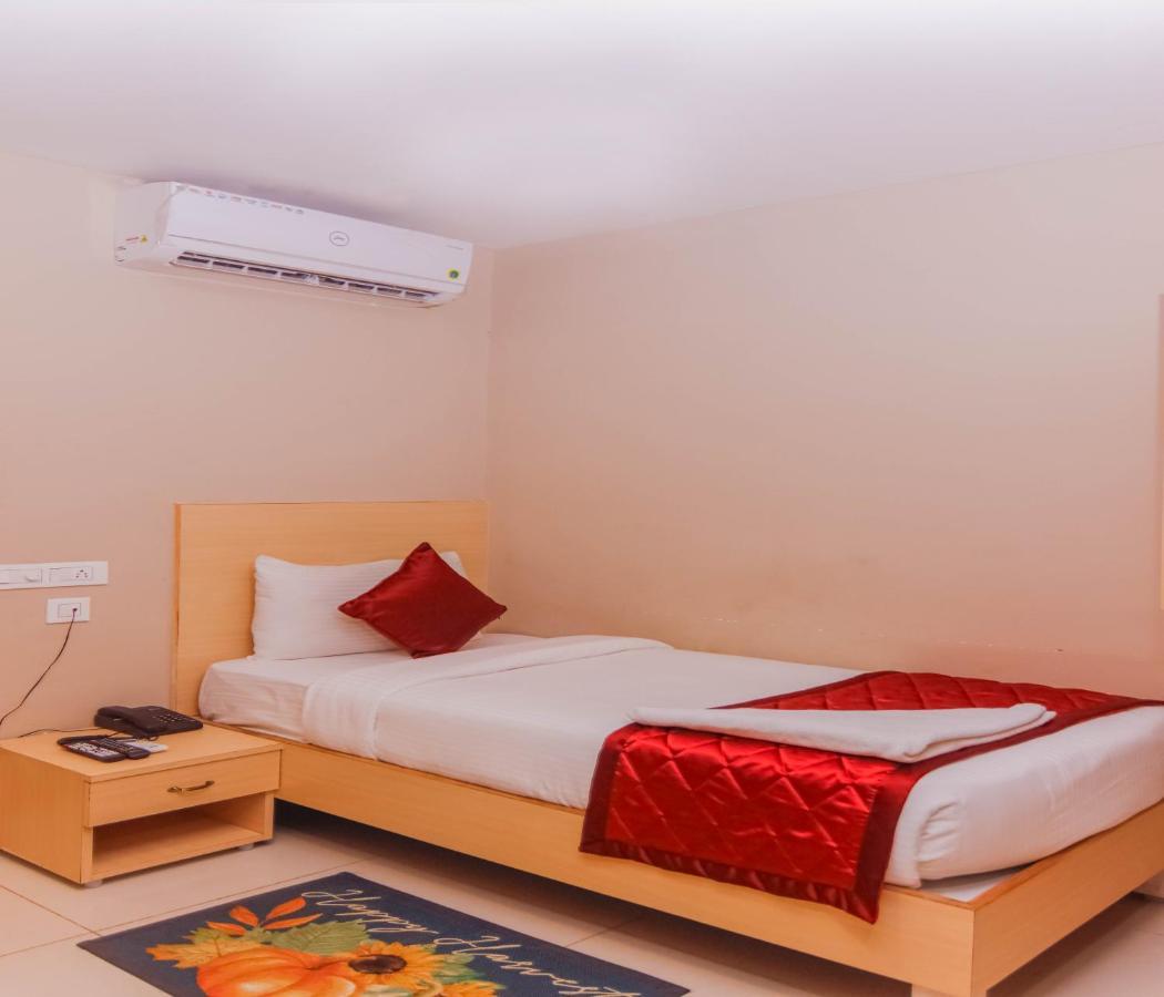 Hotel Vinayaga Тирупур Екстериор снимка