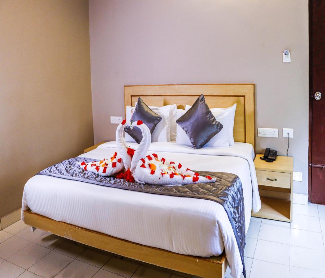 Hotel Vinayaga Тирупур Екстериор снимка
