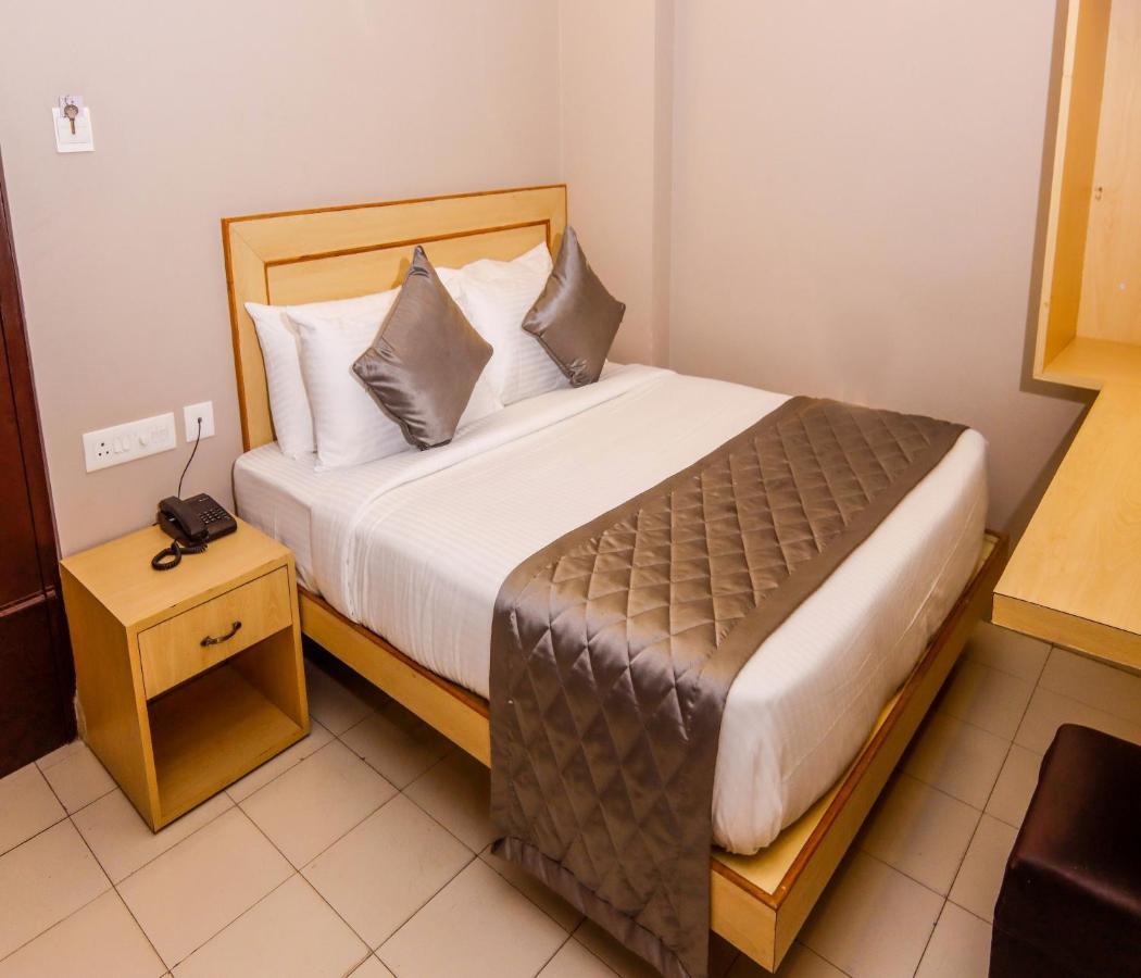 Hotel Vinayaga Тирупур Екстериор снимка