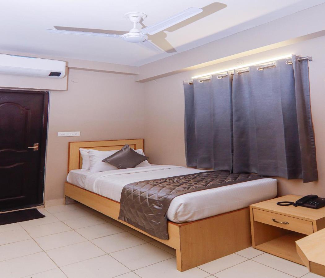 Hotel Vinayaga Тирупур Екстериор снимка